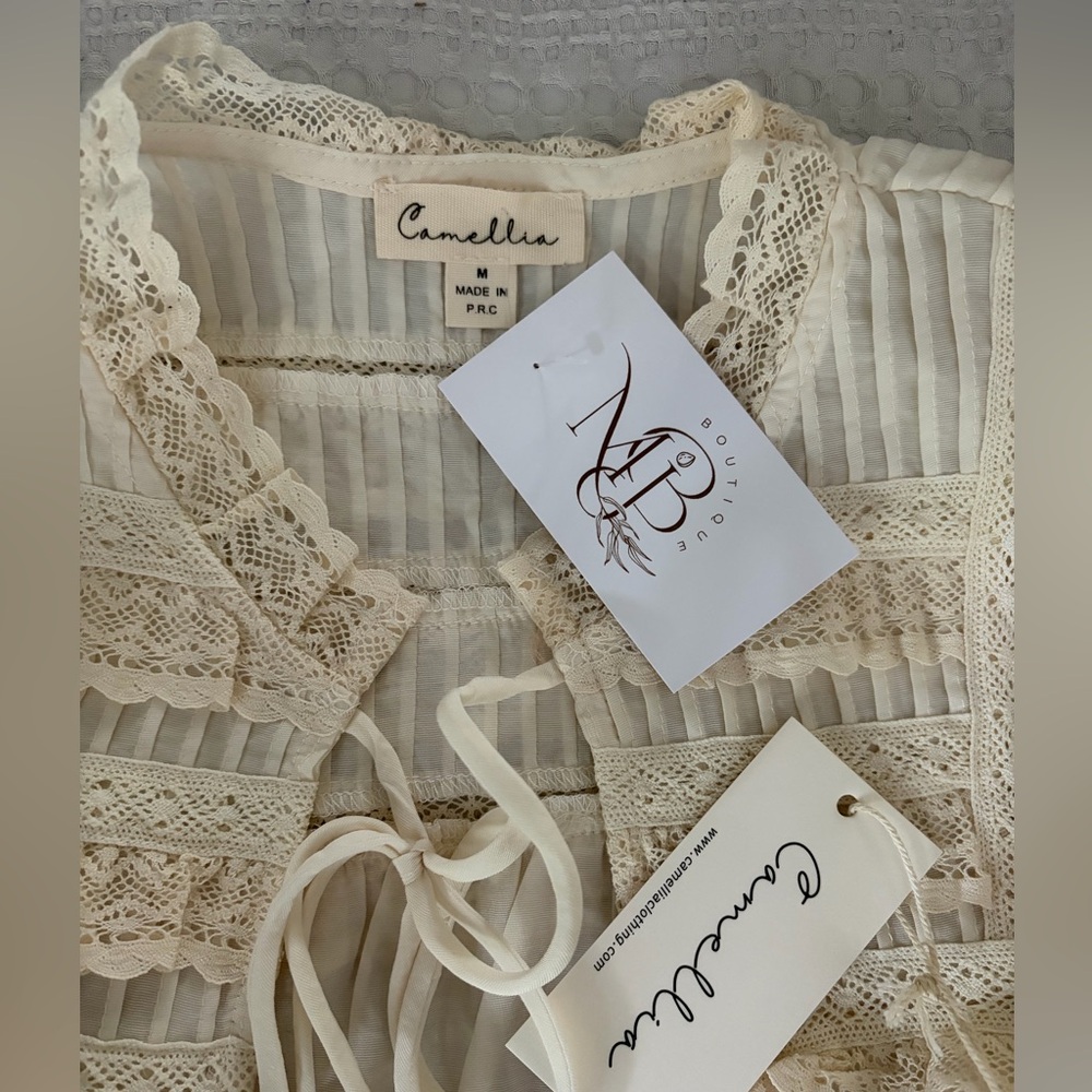 NWT Camellia Cream Lace-Trim Nightgown Chemise Robe - Picture 8 of 8